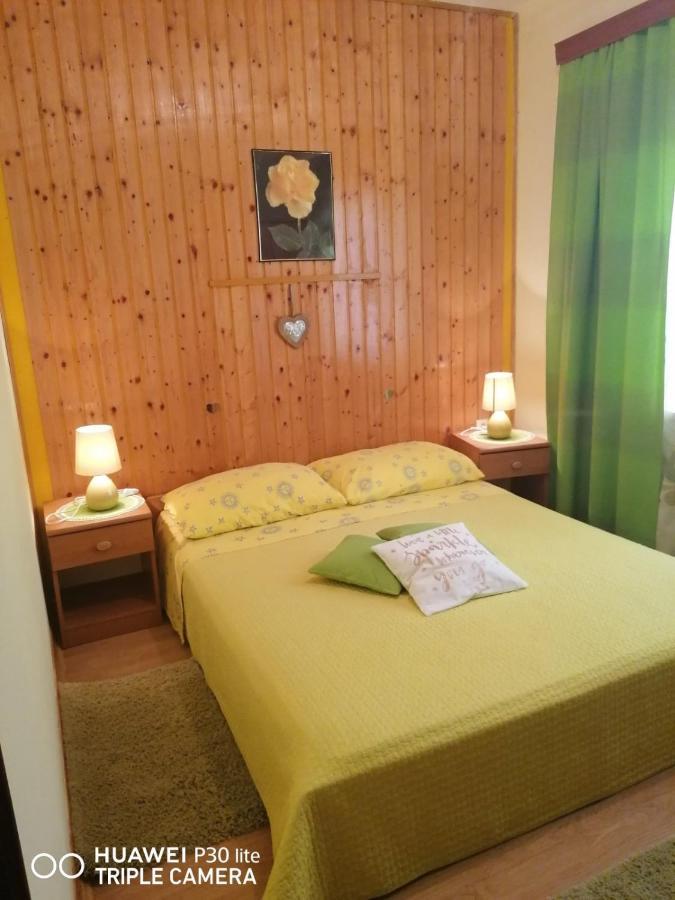 Apartmani Zute Racisce Luaran gambar